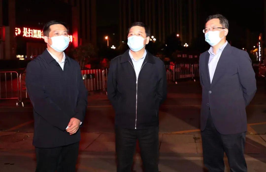 副市长、区委书记张笑夜查疫情防控隔离点工作.jpg