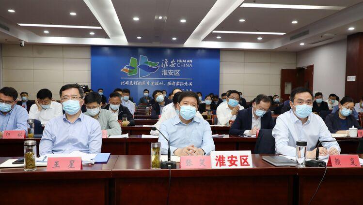 我区收听收看省市疫情联防联控指挥部视频会议并召开续会贯彻落实会议精神.jpg
