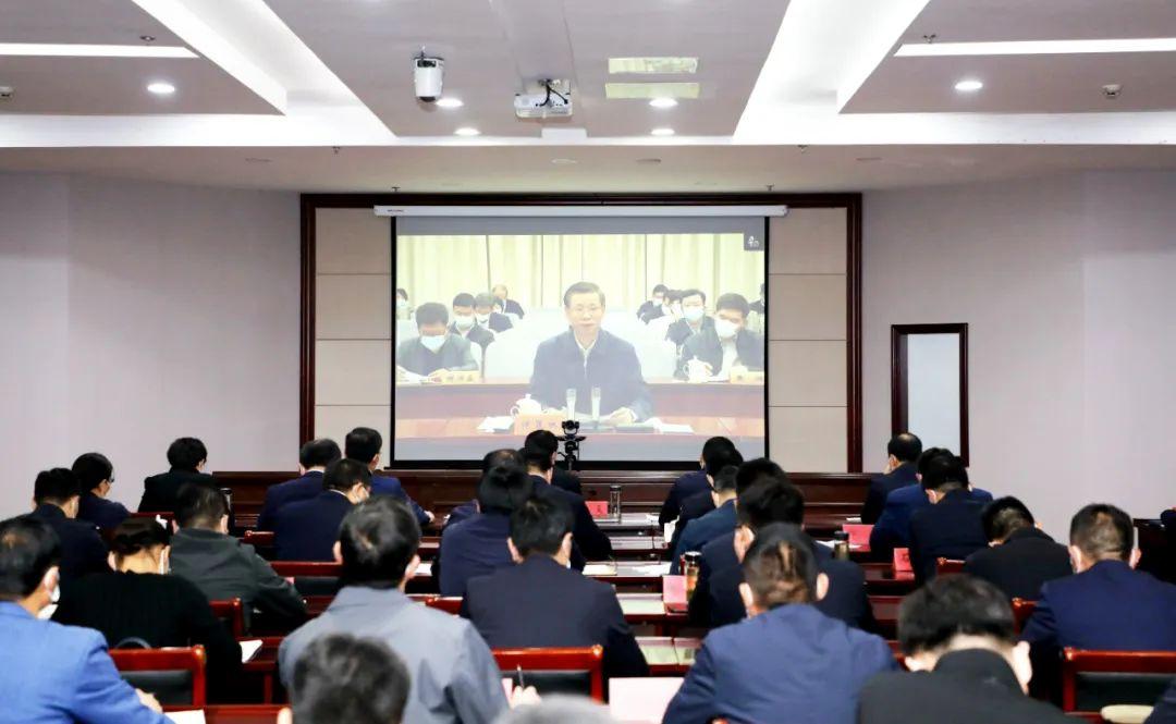 我区收听收看省疫情联防联控指挥部暨省安委会全体（扩大）会议.jpg