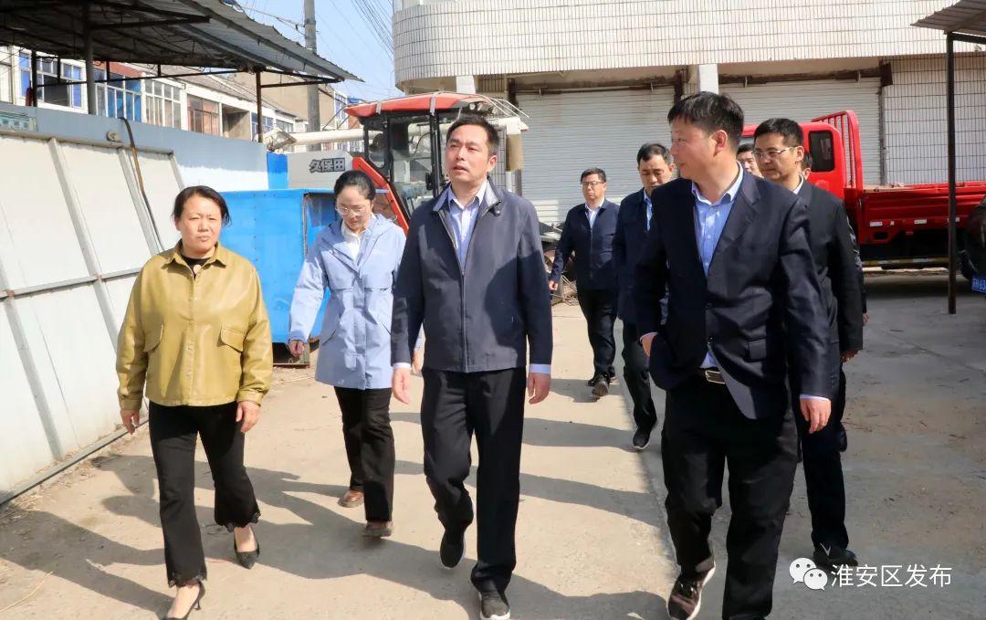 颜复到漕运平桥两镇调研.jpg
