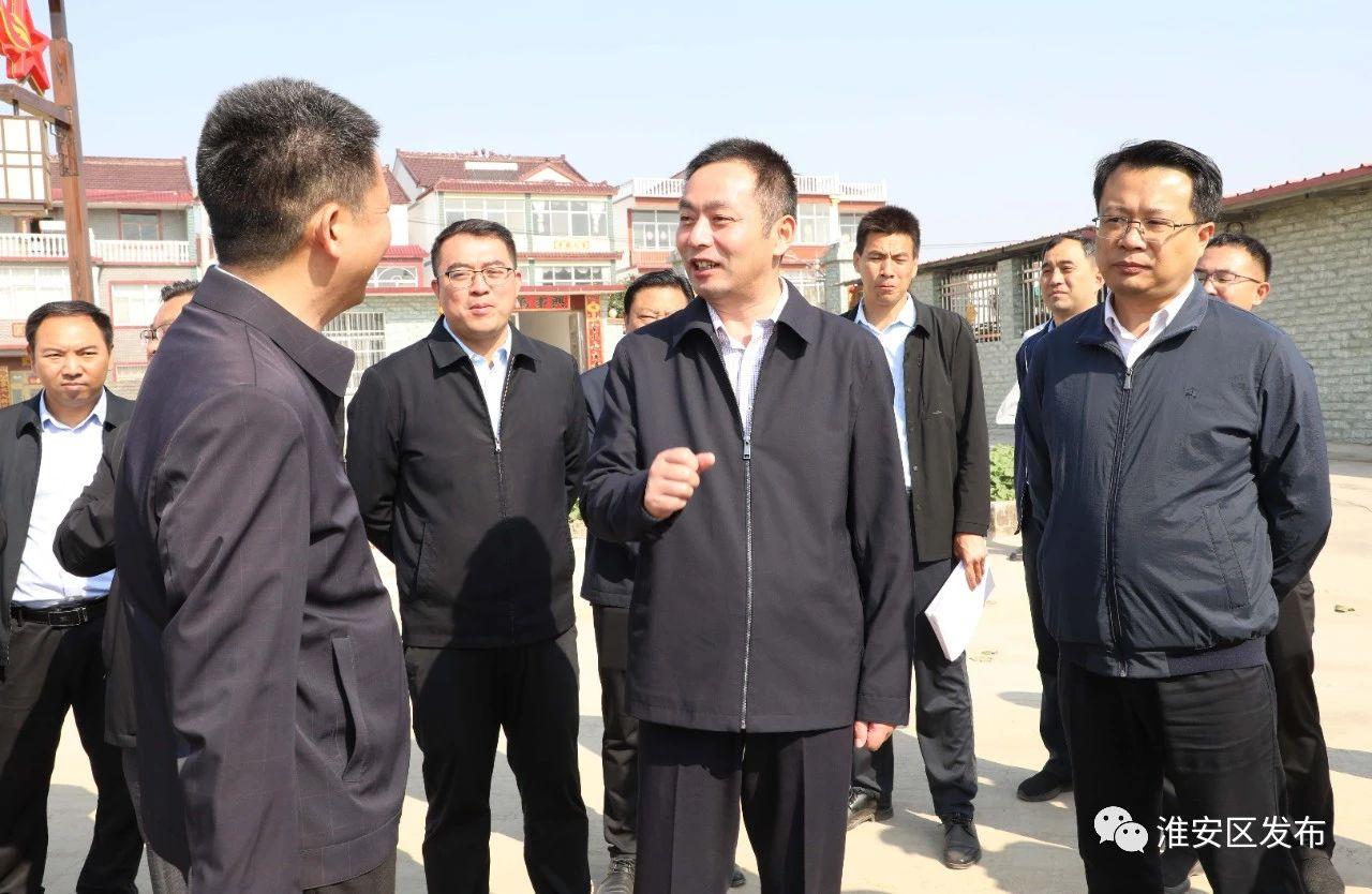 颜复调研推进城乡建设用地增减挂钩和耕地占