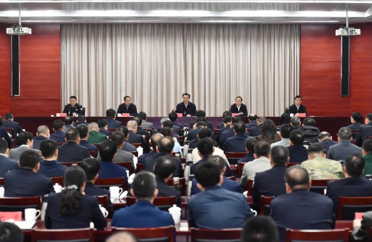 我区收听收看全市公安工作会议.png 我区收听收看全市公安工作会议.png