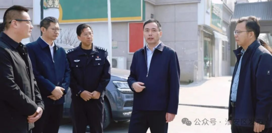 颜复调研推进城建城管工作