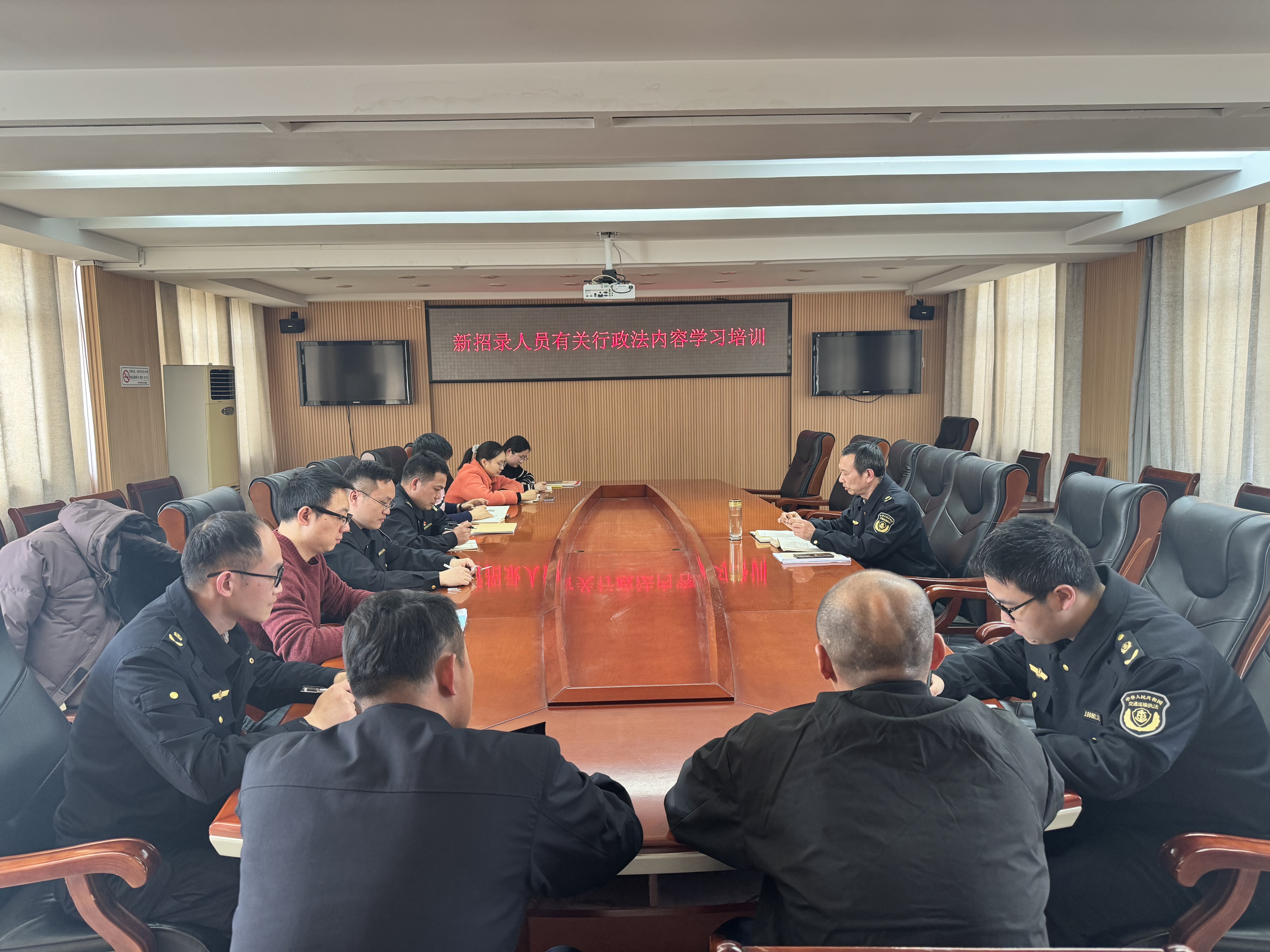 区交通运输执法大队组织新进人员开展执法技能...