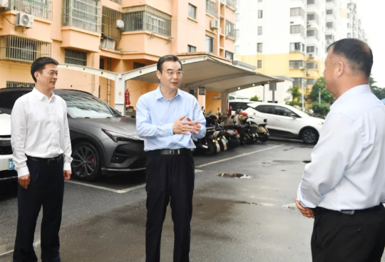 史志军调研推进群众身边不正之风和腐败问题...