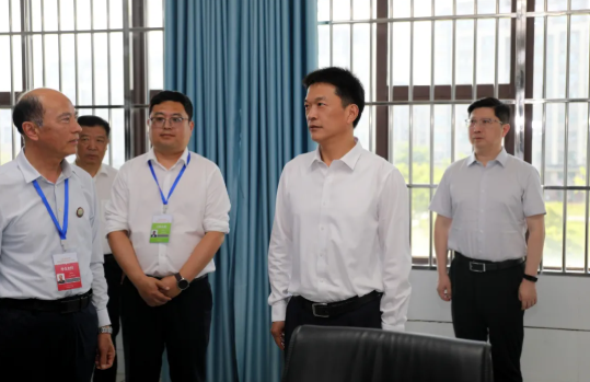 刘晓松调研中高考准备工作