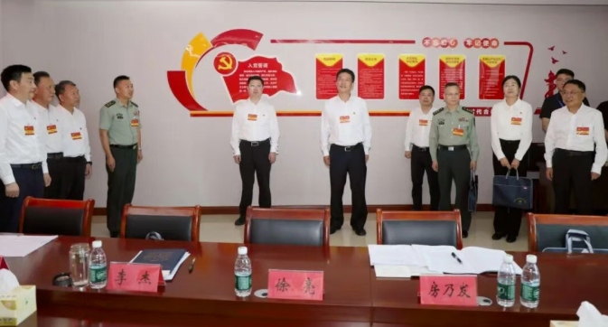 刘晓松带队赴各代表团看望党代表