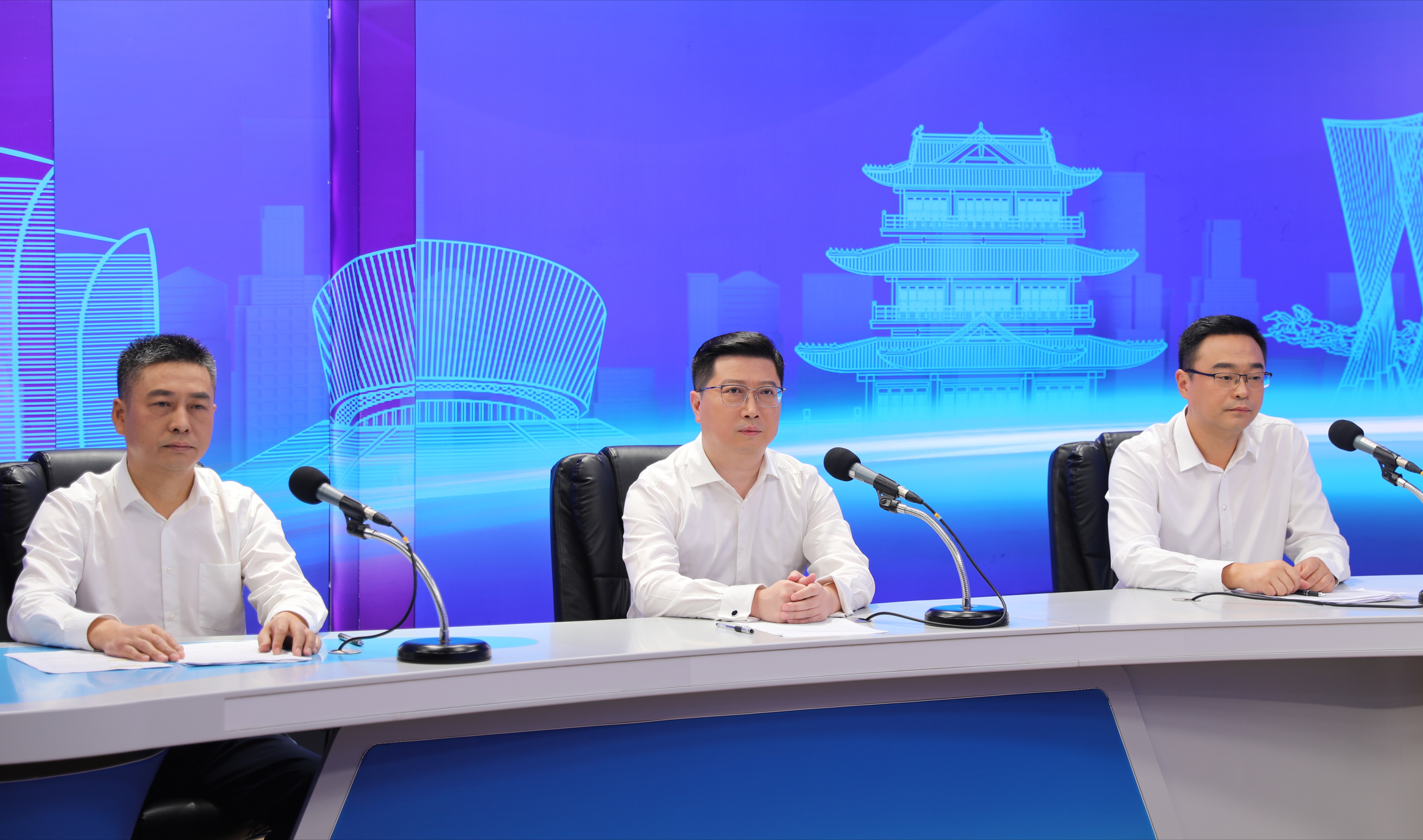 区领导走进市《政风热线》直播间