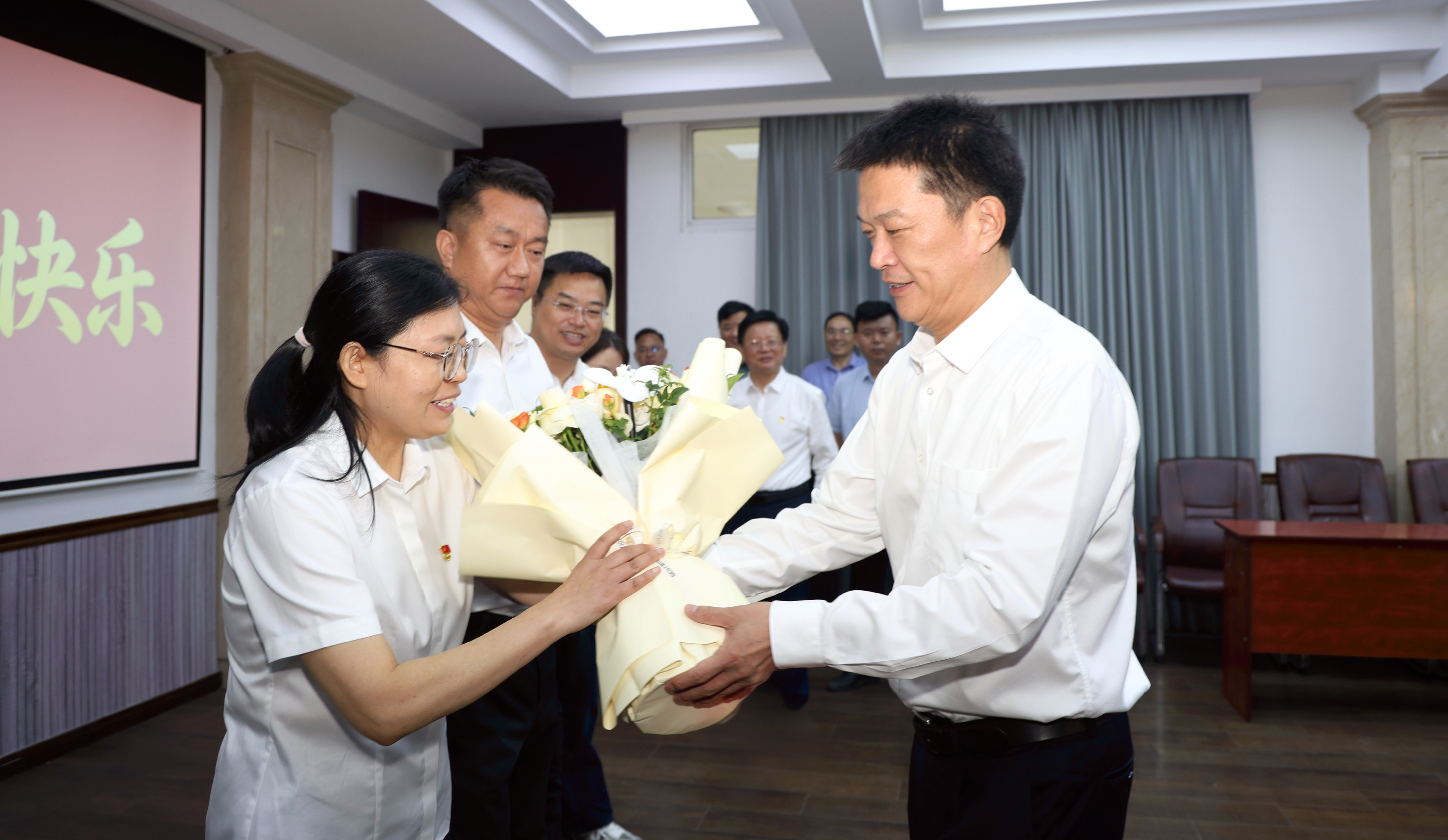刘晓松看望慰问一线教师代表