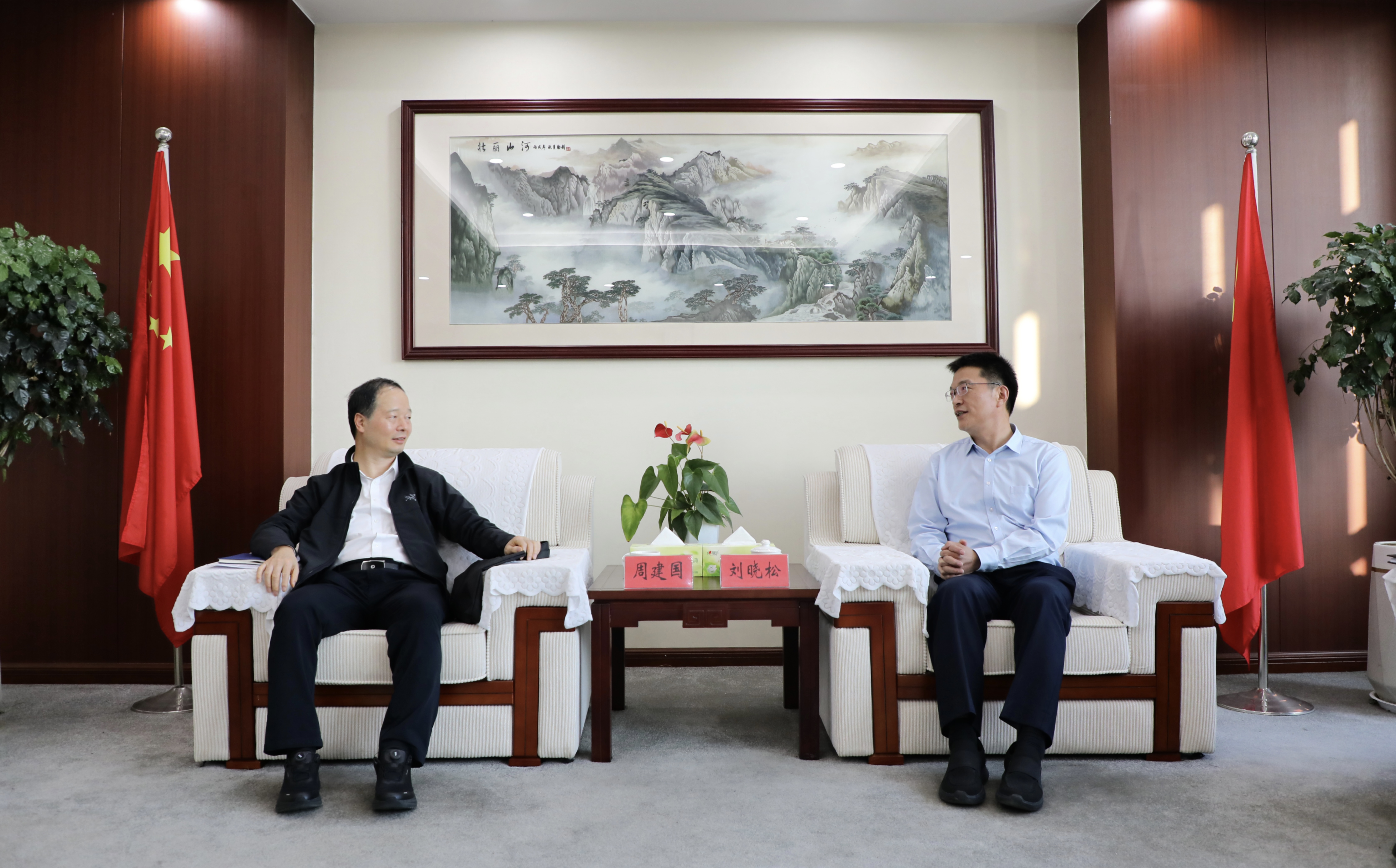 刘晓松会见邮储银行江苏分行副行长周建国一...