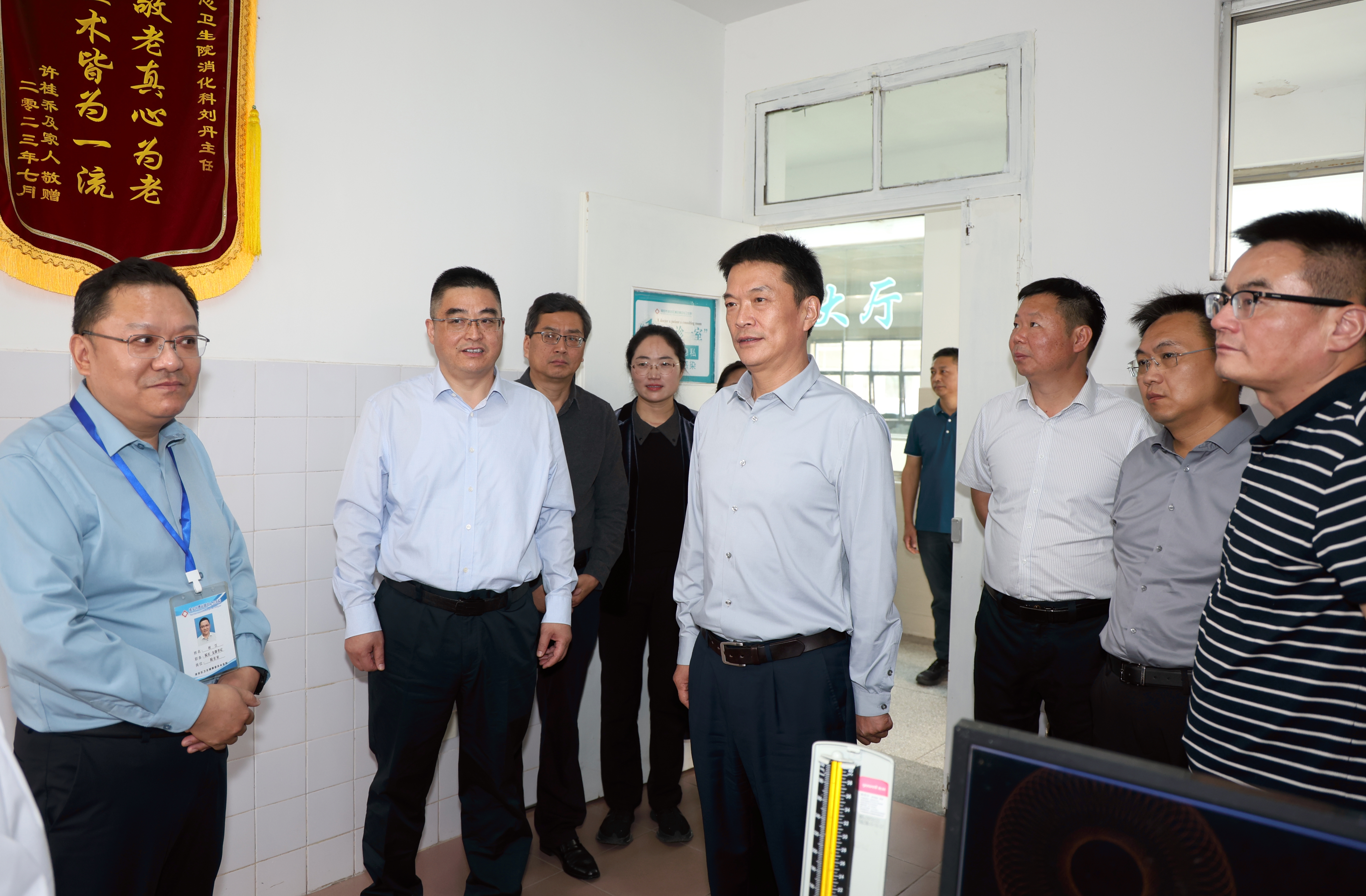 刘晓松调研推进镇街医康养试点、教育改革和...